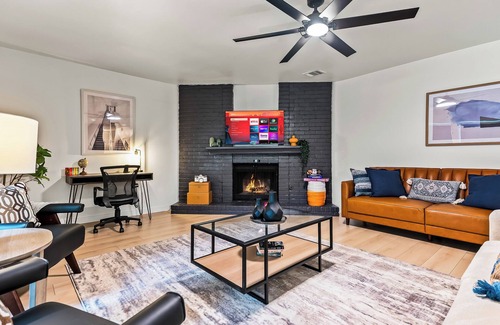 Austin Casa | Charming Austin Home: 4 Bedrooms, WiFi, & AC – Perfect for Groups!
