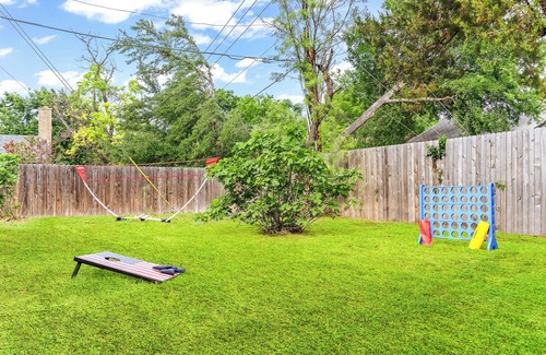 Austin Casa | Charming Austin Home: 4 Bedrooms, WiFi, & AC – Perfect for Groups!