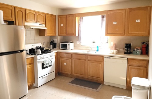 Weequahic Cama Y Desayuno | Charming B&B with 3 bedrooms and WiFi, AC in fabulous Newark