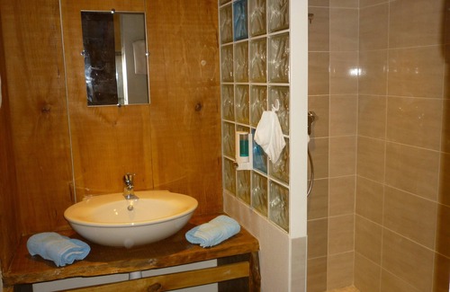Saint-Andre-de-Lidon Casa | Encantador bed and breakfast 5 pers. Acceso al spa, wifi, aire acondicionado, todas las comodidades.