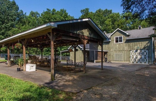 Lakeview Casa | Charming Barn House