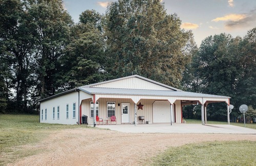 Portland Casa | ￼￼￼￼￼￼￼￼ Charming Barndominium in Country ￼- Pet-Friendly & Completely Renovated
