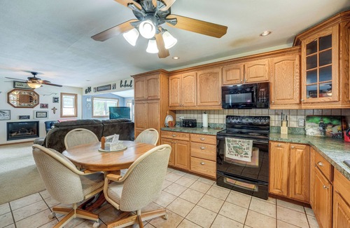 Battle Creek Cabaña | Charming Battle Creek Cottage w/ Dock!