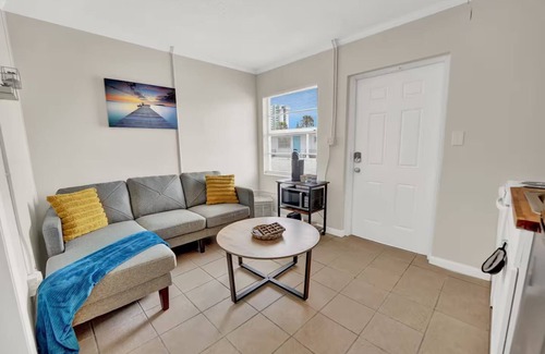 Crescent Beach Apartamento | Charming Beach Retreat | Sleeps 5 Comfortably