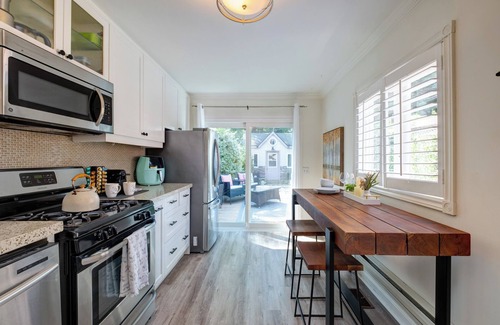 Birch Cliff Casa | Charming Beaches Retreat | Renovated 2-Bedroom House with Yoga Studio