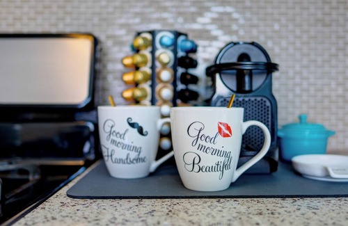 Birch Cliff Casa | Charming Beaches Retreat | Renovated 2-Bedroom House with Yoga Studio