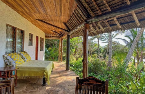 Ukunda Casa | Charming beachfront 4-bedroom cottage in Msambweni, 45 minutes from Diani.