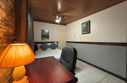 Agonía Cama Y Desayuno | Charming bed & breakfast in lovely Alajuela with AC. 15 minutes near airport