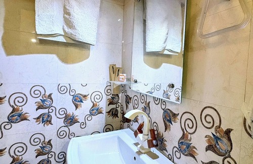 Rakabganj Cama Y Desayuno | Charming bed & breakfast in brilliant Agra with WiFi, AC