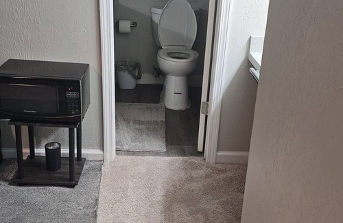 Decatur Apartamento | Charming bed & breakfast in wonderful Decatur with AC, WiFi, fitness room