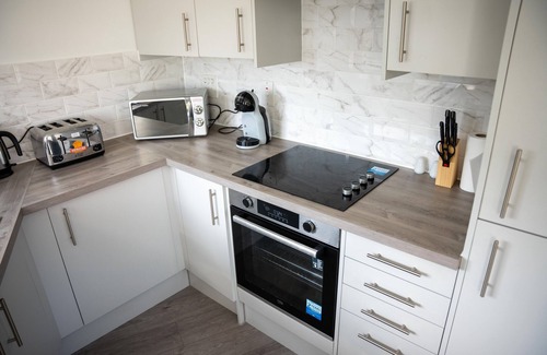 Bedford Apartamento | Charming Bedford 2BR walking distance to Hospital, Train Station and Town Center