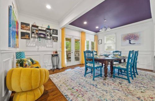 East Side Casa | Charming Boho Getaway -Near Downtown- Sleeps 10