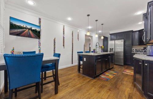 East Side Casa | Charming Boho Getaway -Near Downtown- Sleeps 10