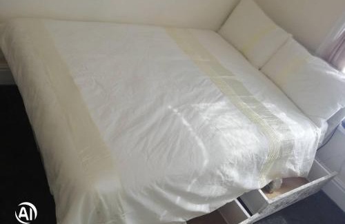 Bradford Casa | Charming Bradford Room to Rent with Shared Facilities