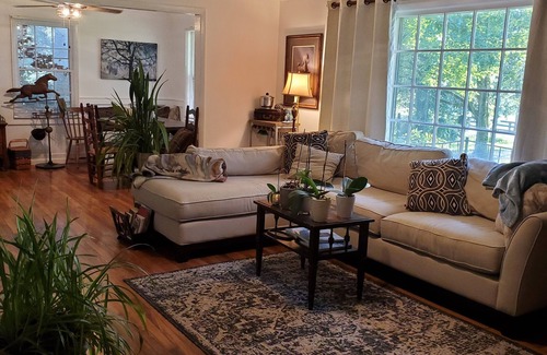 Georgetown Casa | Charming Brick Ranch in horse heaven! Just 13 mins to Kentucky Horse Park.