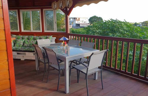 Le Moule Casa | Encantador bungalow y piscina privada.