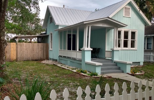Sanford Casa | Charming bungalow in Sanford's historical district