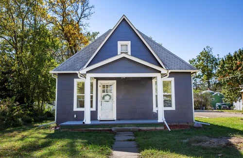 Manhattan Casa | Charming Bungalow Manhattan