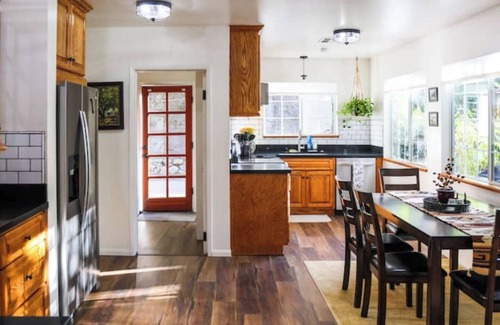 Silverado Casa | Charming cabin getaway in tranquil Silverado Canyon in the Santa Ana Mountains