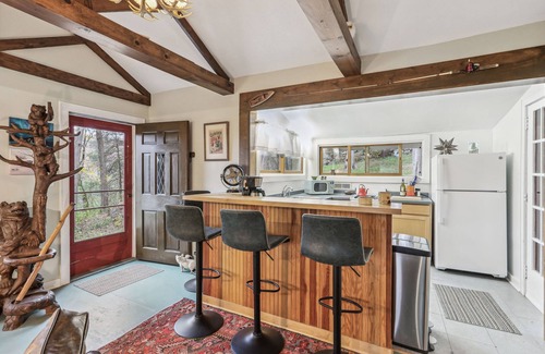 Hastings Cabaña | Charming 2-bdrm cabin in quaint Afton area with seasonal views of river!