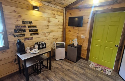 Watkins Glen Cabina | Charming cabin in delightful Watkins Glen with AC and beautiful surroundings.