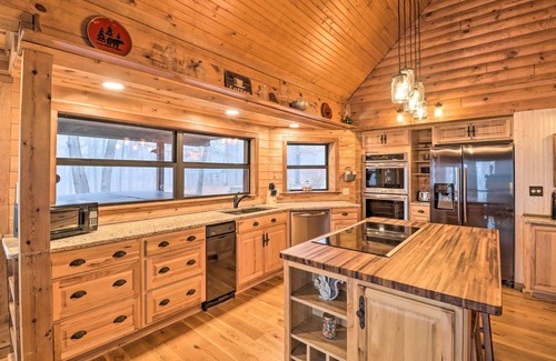 Mt. Sherman Cabina | Charming Cabin w/ Hot Tub, Fire Pit & Views!