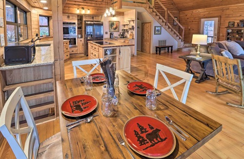 Mt. Sherman Cabina | Charming Cabin w/ Hot Tub, Fire Pit & Views!