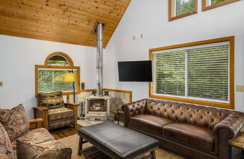Skykomish Casa | Charming cabin with hot tub, firepit, wood stove, & W/D - near Stevens Pass