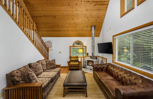 Skykomish Casa | Charming cabin with hot tub, firepit, wood stove, & W/D - near Stevens Pass
