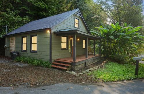 Ellijay Casa | Charming Cabin with Hot Tub, Fireplace, Fire Pit, 2 minutes to downtown