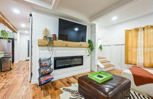 Ellijay Casa | Charming Cabin with Hot Tub, Fireplace, Fire Pit, 2 minutes to downtown