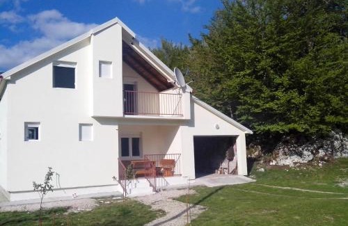 Vrbanje Chalet De Esquí | Charming chalet in Herceg Novi with fenced garden