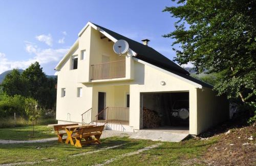 Vrbanje Chalet De Esquí | Charming chalet in Herceg Novi with fenced garden