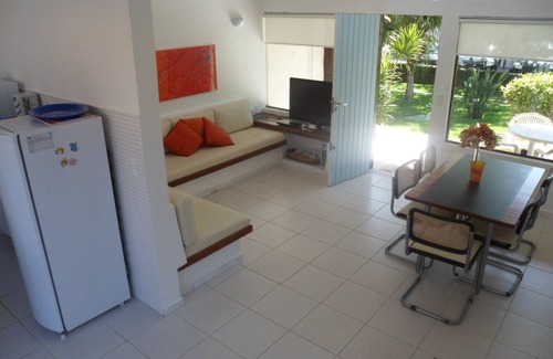 Joao Fernandes Casa | Encantador chalet en João Fernandes, comunidad cerrada y cerca de la playa.