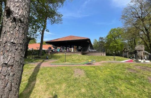 Bosgebied Hoenderloo Apartamento | Charming Chalet on Park with Swimming Pool Restaurant and Bowling - Nationaal Park de Hoge Veluwe - Cozy Getaway Hoenderloo