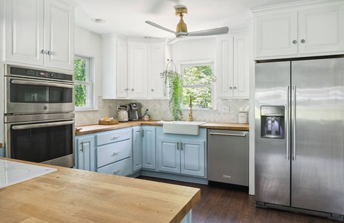 Lake Barcroft Casa | Charming chateau - huge yard close to DC