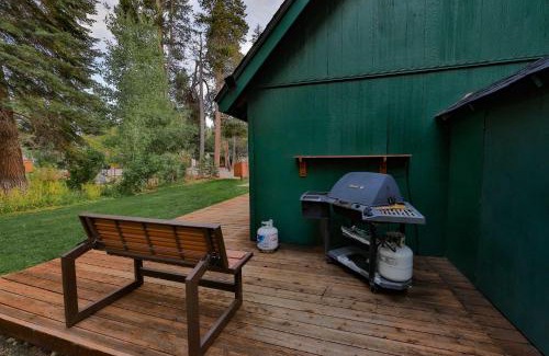 Tahoe Paradise Casa | Charming Cherokee Cabin - Secluded Stay for 6 Just 10 Minutes to Tahoe