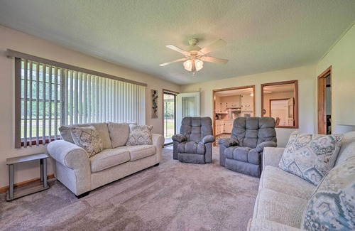 Clayton Casa | Charming Clayton Home ~ 4 Mi to Sardis Lake!