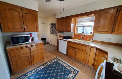 Lapoint Casa | Charming, Clean, and Well Cared For "Ashley's Place"