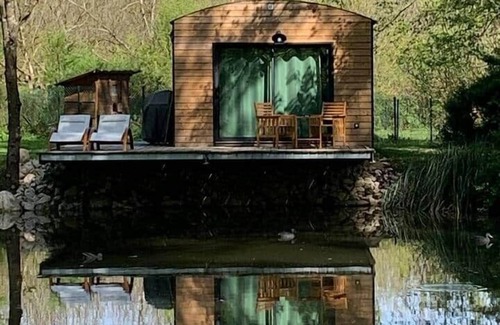 Saint-Just-de-Claix Casa | Charming cottage on the pond