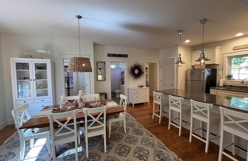 Wells Cabaña | Charming Coastal Cottage 5 Minute Drive to Wells Beach