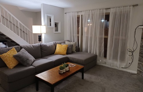 Northeast Heights Condominio | Charming condo centrally located with a garage, tastefully updated, pet friendly