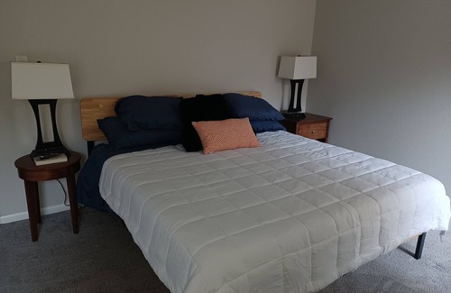 Northeast Heights Condominio | Charming condo centrally located with a garage, tastefully updated, pet friendly