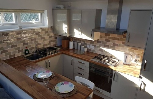 Chorlton-by-Backford Cabaña | Charming Contemporary Cottage in Saughall – Minutes from Chester