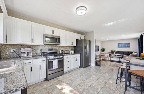 Glenview Casa | Charming Contemporary Family Home by RedAwning