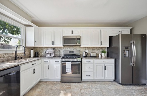 Glenview Casa | Charming Contemporary Family Home by RedAwning