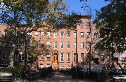 Carroll Gardens Casa | Encantador, conveniente y espacioso 2BR Carroll Gardens Brownstone