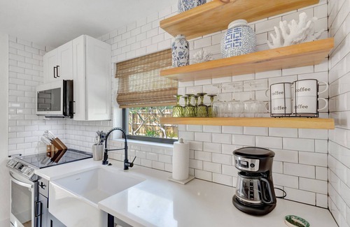 Southwest Cabaña | Charming cottage in the heart of West Palm Beach