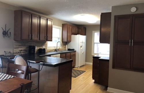 White Bear Lake Casa | Encantadora casa de campo con vistas desde el porche del lago Birch cerca de White Bear Lake Mn