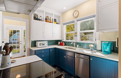 Mount Shasta Cabaña | Charming Cottage Downtown